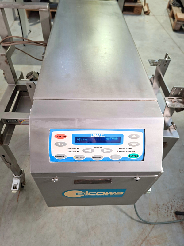 Loma IQ industrial metal detector (optional: Benne S.A. stainless steel conveyor)
