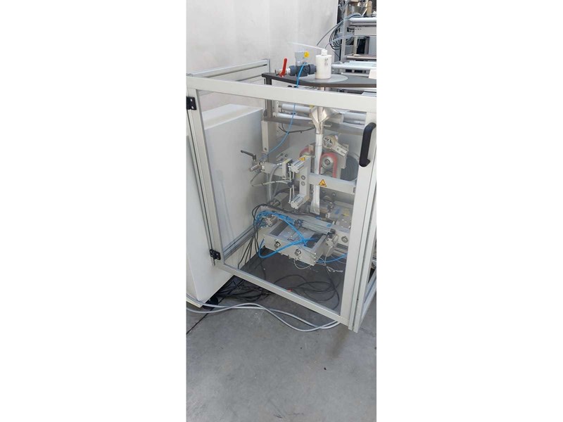 Flowpack vertical avec prédécoupe – Deltapack DE200ECO (2006)