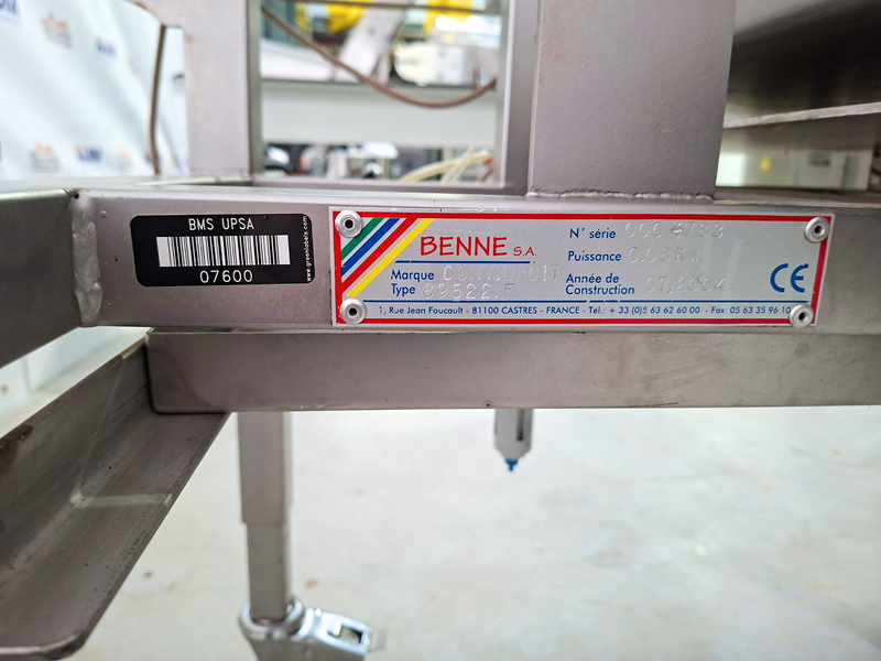 Loma IQ industrial metal detector (optional: Benne S.A. stainless steel conveyor)