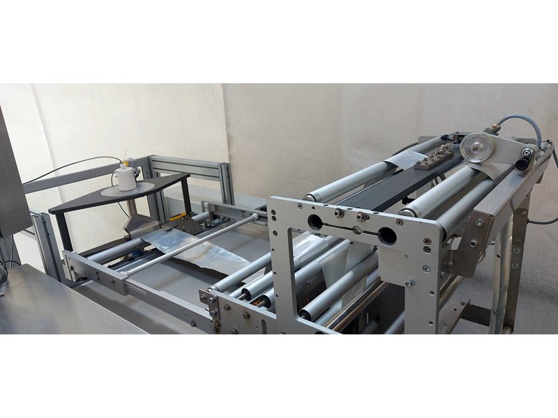 Flowpack vertical avec prédécoupe – Deltapack DE200ECO (2006)