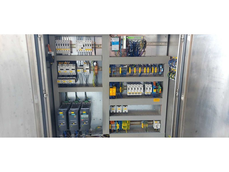 Flowpack vertical avec prédécoupe – Deltapack DE200ECO (2006)
