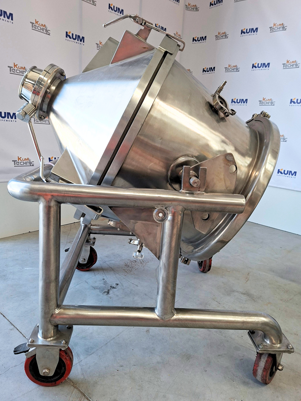 Conical stainless steel tank with sieve for capsule suspension