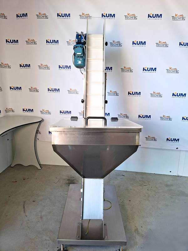 Élévateur à tasseaux inox avec trémie d'alimentation – bande utile 150 mm
