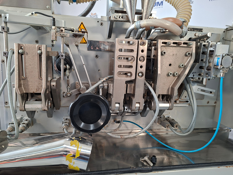 Ensacheuse verticale Volpak S-130 D - Automatisation Omron + PLC Omron