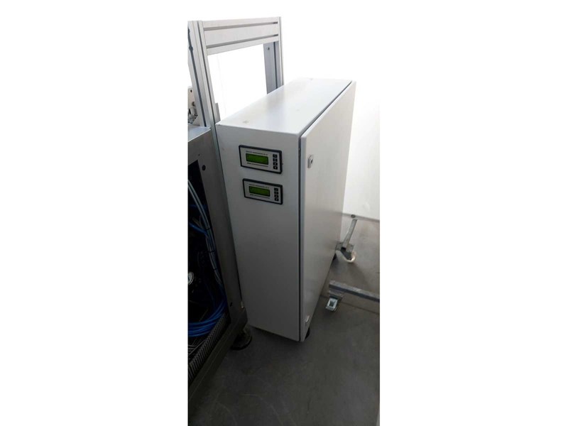 Flowpack vertical avec prédécoupe – Deltapack DE200ECO (2006)