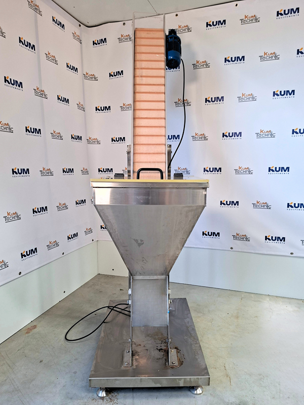 Inclined bucket elevator with stainless steel hopper