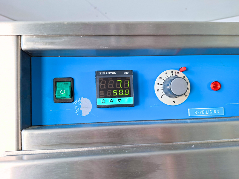 Étuve chauffante ELBANTON – 4 niveaux – Incubator 600