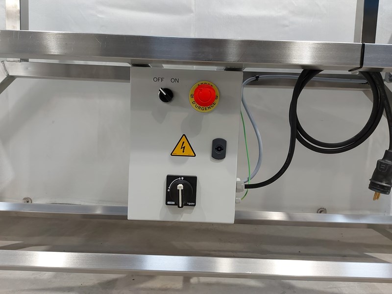 Convoyeur inox 2000×240 mm avec VLT